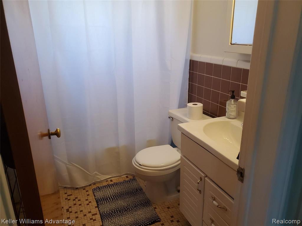6057 Inkster Road Garden City, MI 48135 - Photo 7 of 18