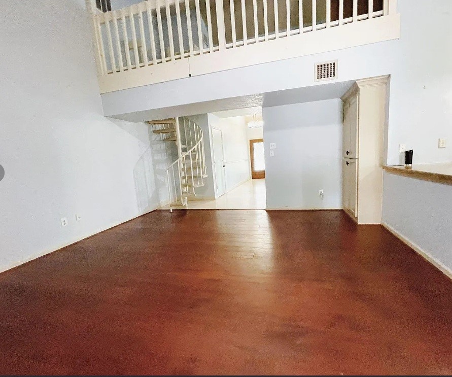 1906 Woodstream Boulevard Sugar Land, TX 77479 - Photo 5 of 14 a view of a livingroom with wooden floor
