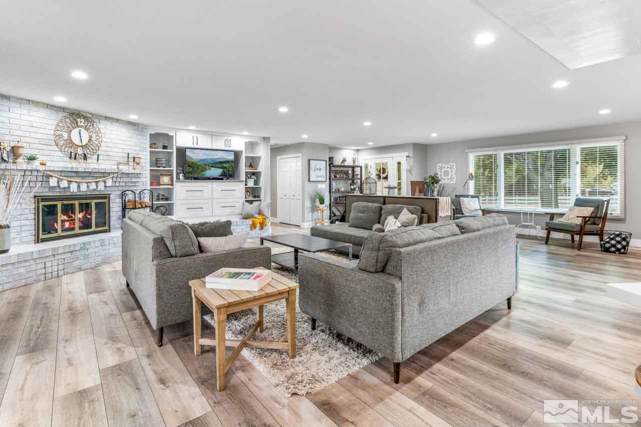 201 Surrey Drive Reno, NV 89521 - Photo 4 of 33 Photo 4