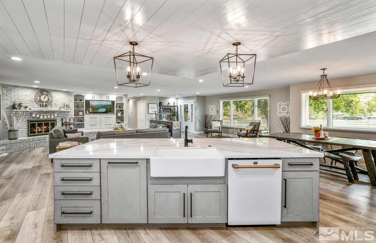 201 Surrey Drive Reno, NV 89521 - Photo 9 of 33 Photo 9