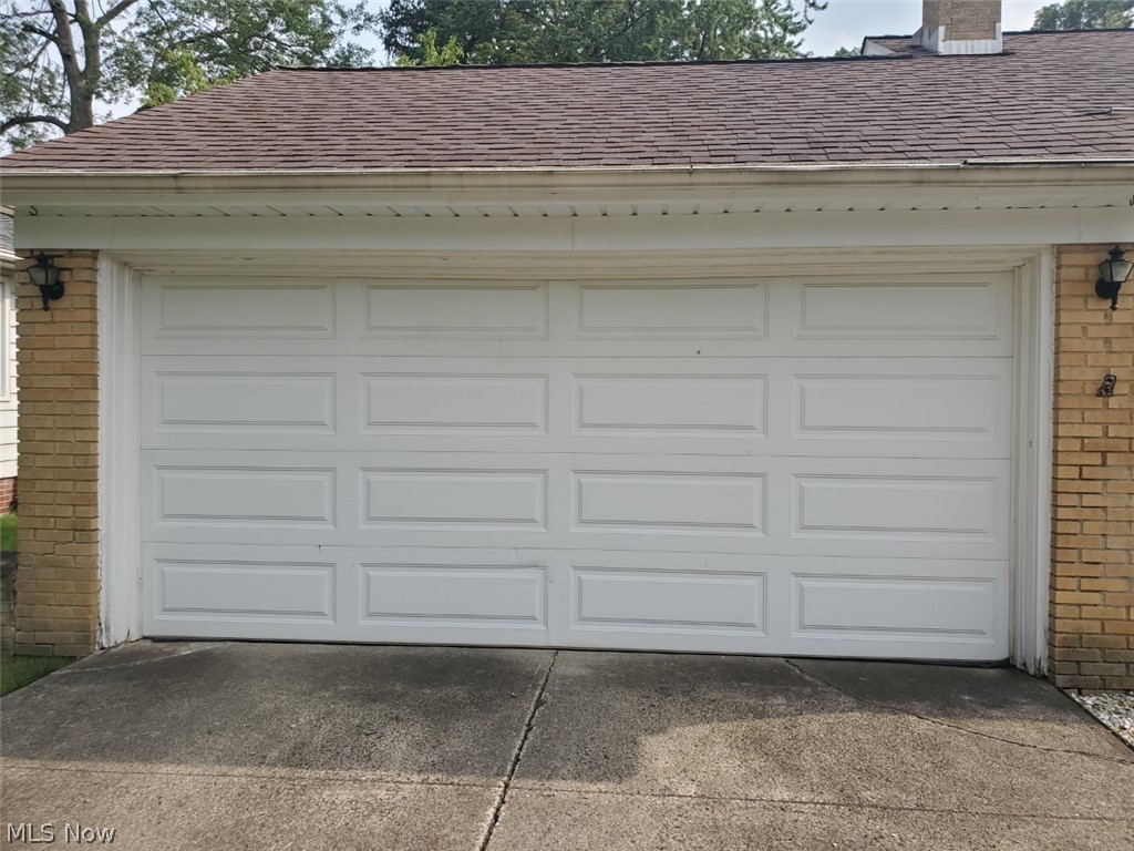 5670 Faraday Road Cleveland, OH 44124 - Photo 22 of 26 2 CAR GARAGE WITH DOOR OPENER