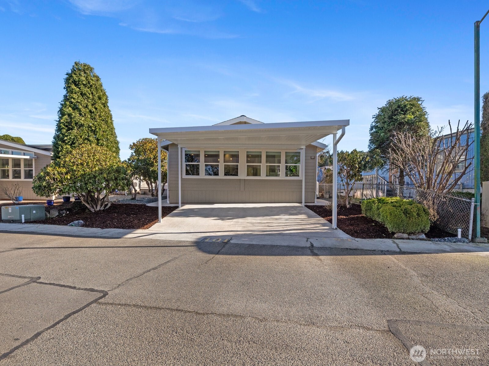 23825 15th Avenue Southeast, Unit 101 Bothell, WA 98021 - Photo 2 of 27