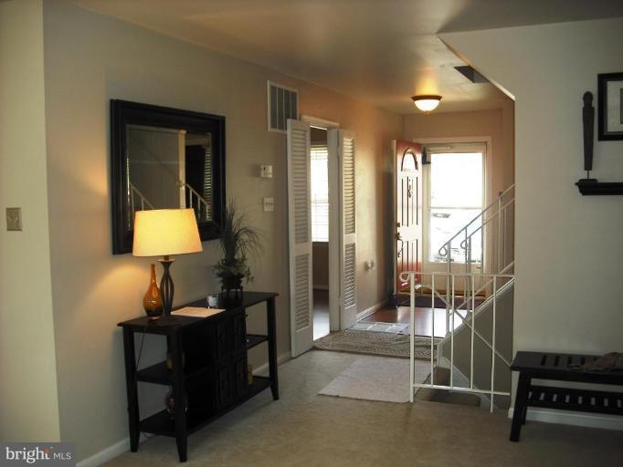 2909 Seminole Road Woodbridge, VA 22192 - Photo 9 of 15 Entrance / Foyer