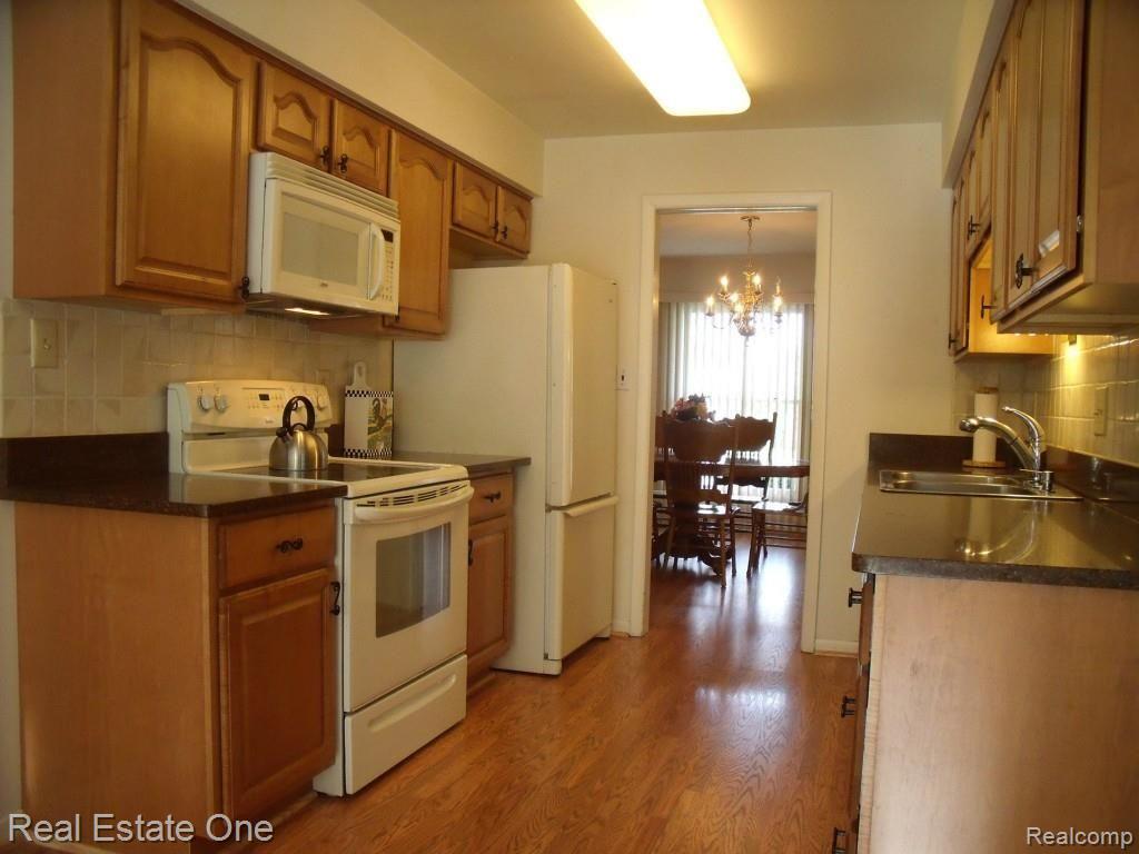 28681 Farmington Road Farmington, MI 48331 - Photo 14 of 43 DSCF3406.jpg