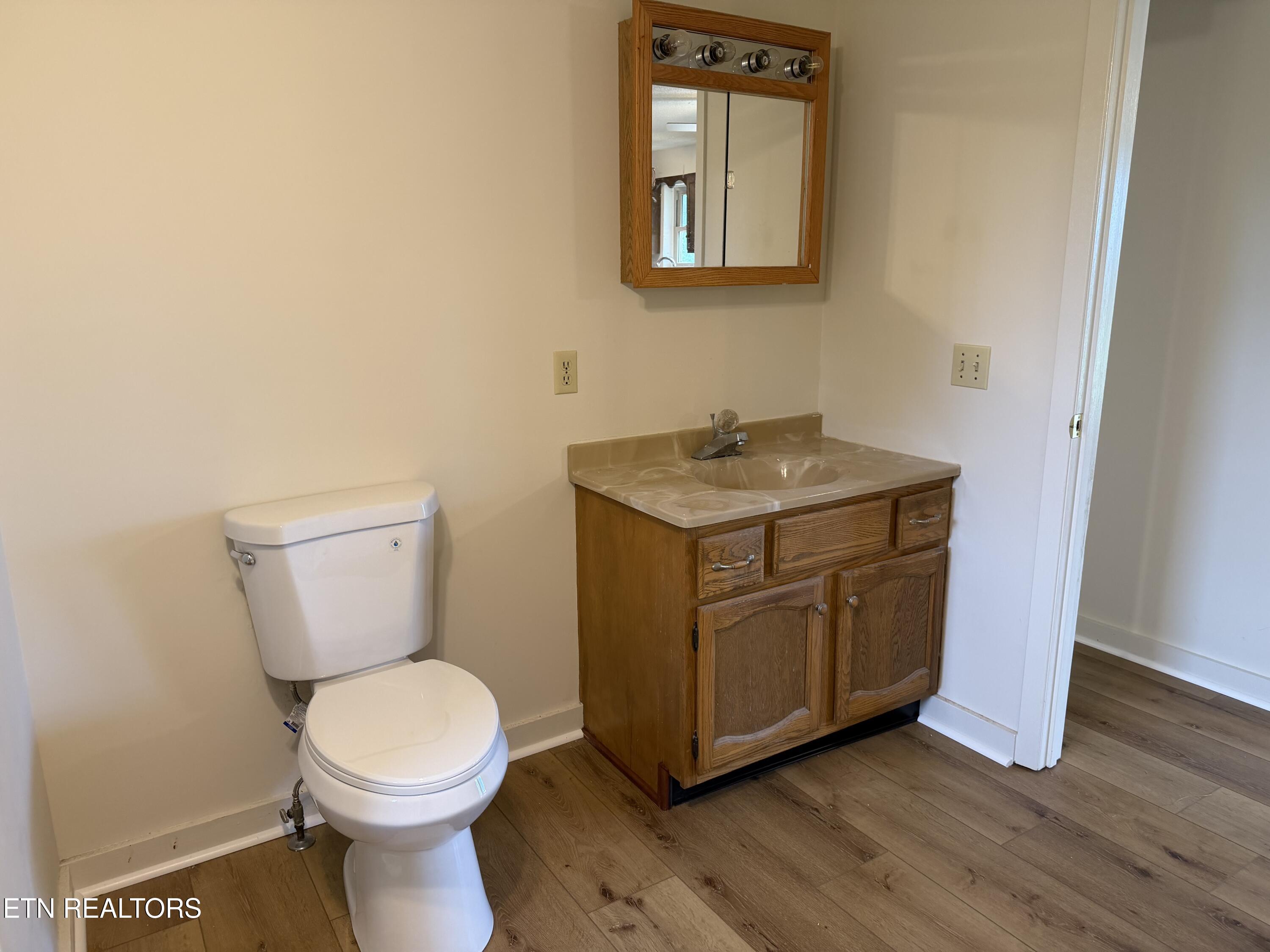 152 Morris Road Kingston, TN 37763 - Photo 10 of 20 Bathroom