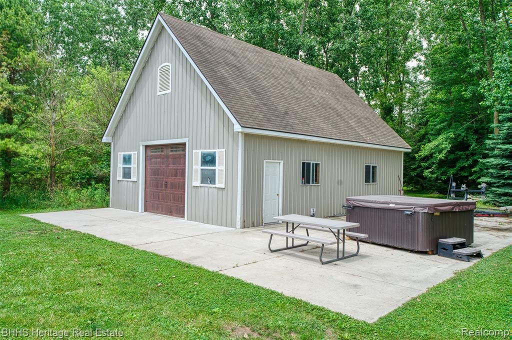 6952 Sharpe Road Fowlerville, MI 48836 - Photo 7 of 57