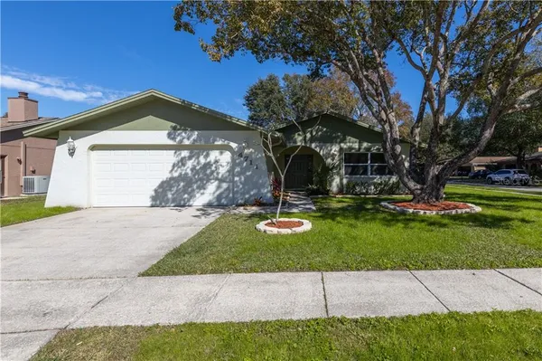 $3,200 | 4711 Ridge Point Drive, Tampa, FL 33624