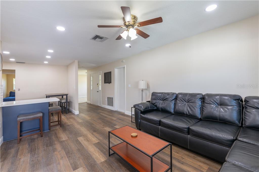 4711 Ridge Point Drive Tampa, FL 33624 - Photo 4 of 29