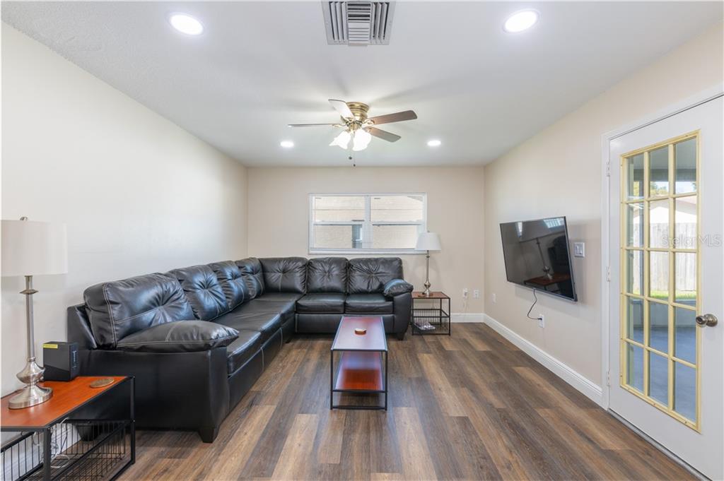 4711 Ridge Point Drive Tampa, FL 33624 - Photo 6 of 29