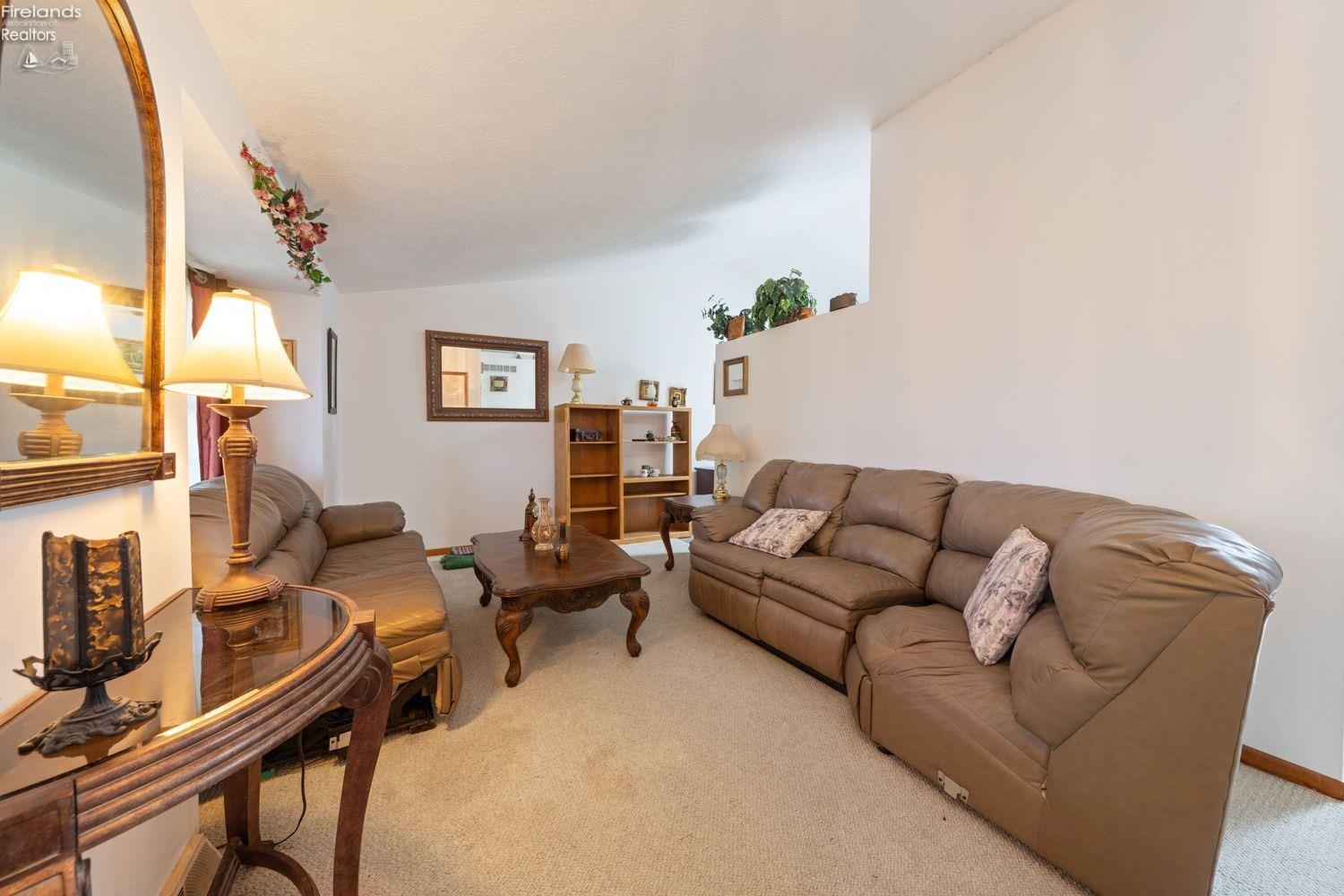 13904 Kneisel Road Vermilion, OH 44089 - Photo 4 of 41 Gallery Image 4