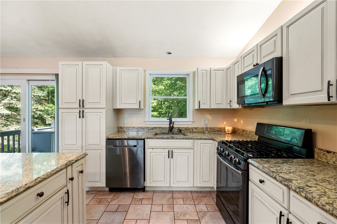 431 Hopkins Hill Road Coventry, RI 02816 - Photo 12 of 38 Gallery Image 12