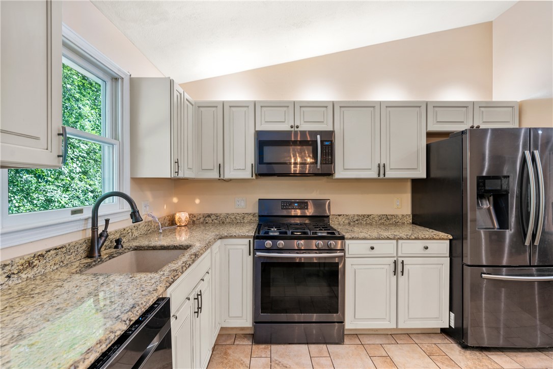 431 Hopkins Hill Road Coventry, RI 02816 - Photo 13 of 38 Gallery Image 13