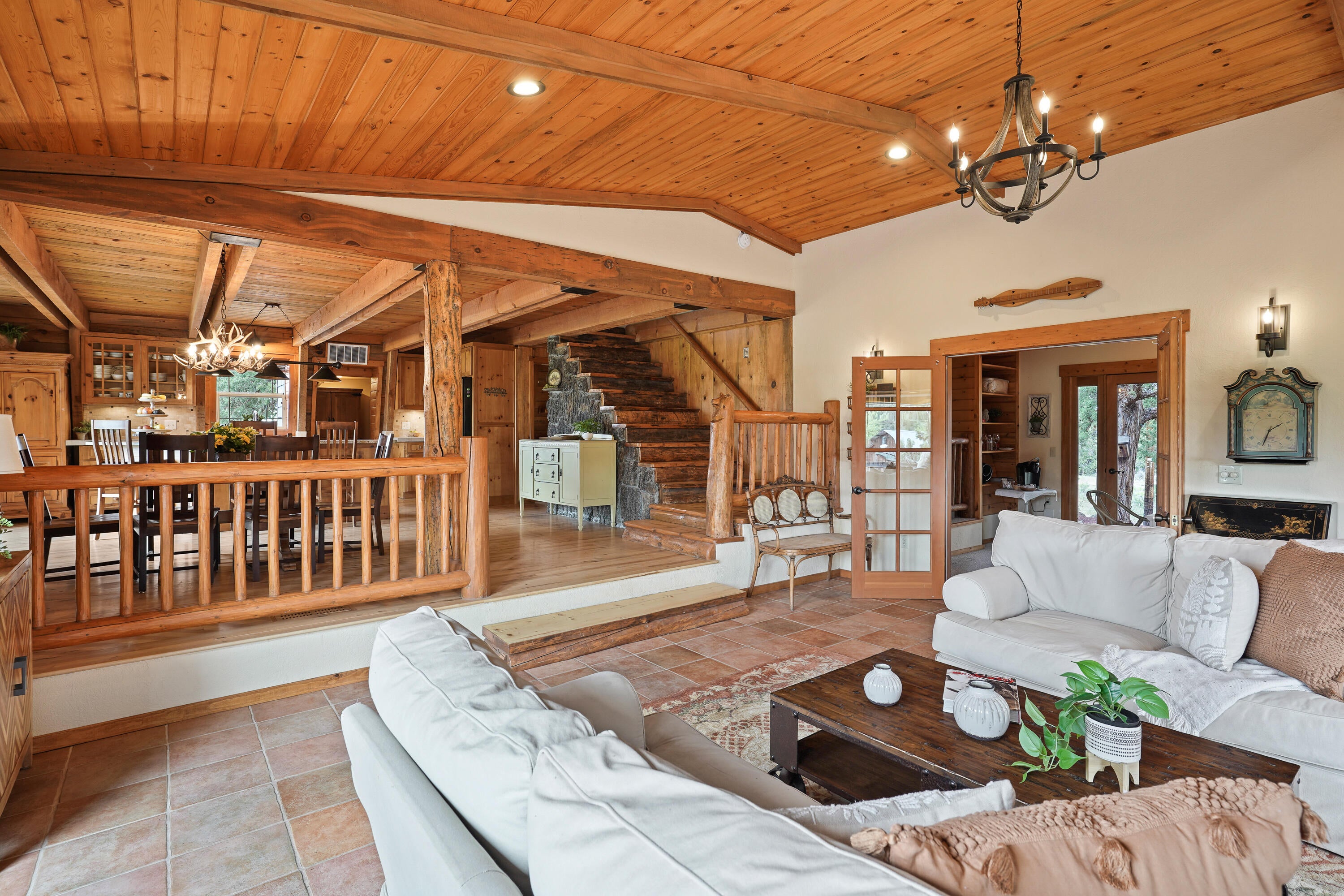 62760 Dixon Loop Bend, OR 97701 - Photo 23 of 69 22 great room