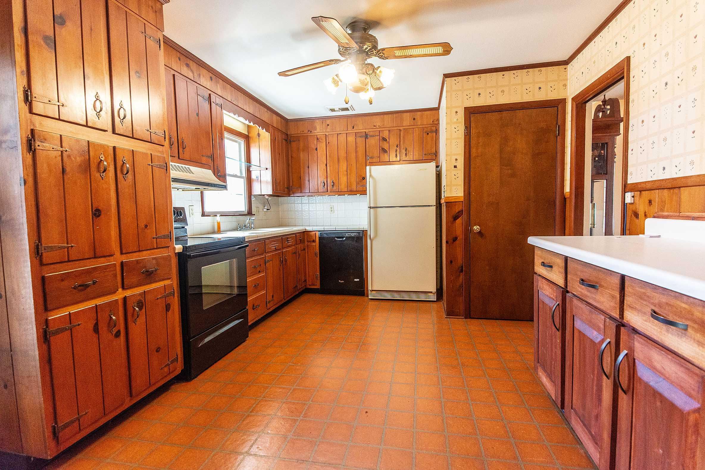 205 Beechwood Road Bristol, TN 37620 - Photo 8 of 30 Beechwood 23