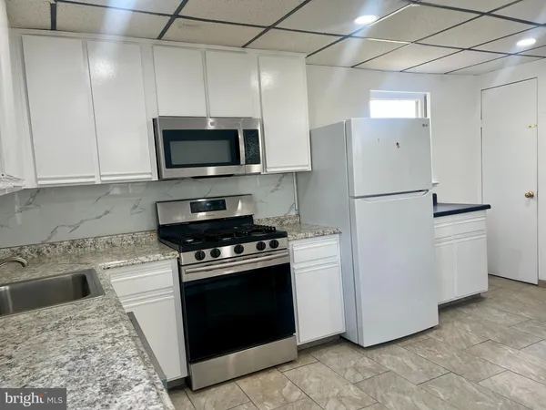 $2,500 | 1134 Brunswick Avenue, Trenton, NJ 08638