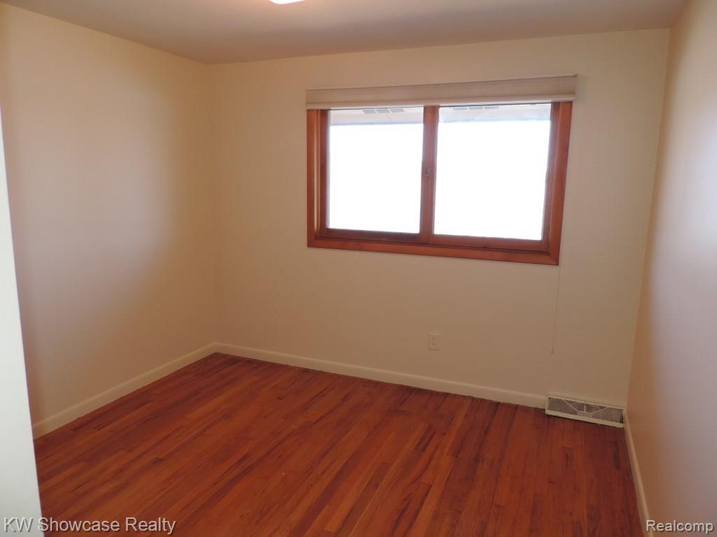 3888 Sleeth Road Commerce Township, MI 48382 - Photo 24 of 27