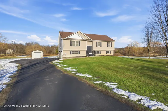 $575,000 | 22 Cooks Lane, Gardiner, NY 12525