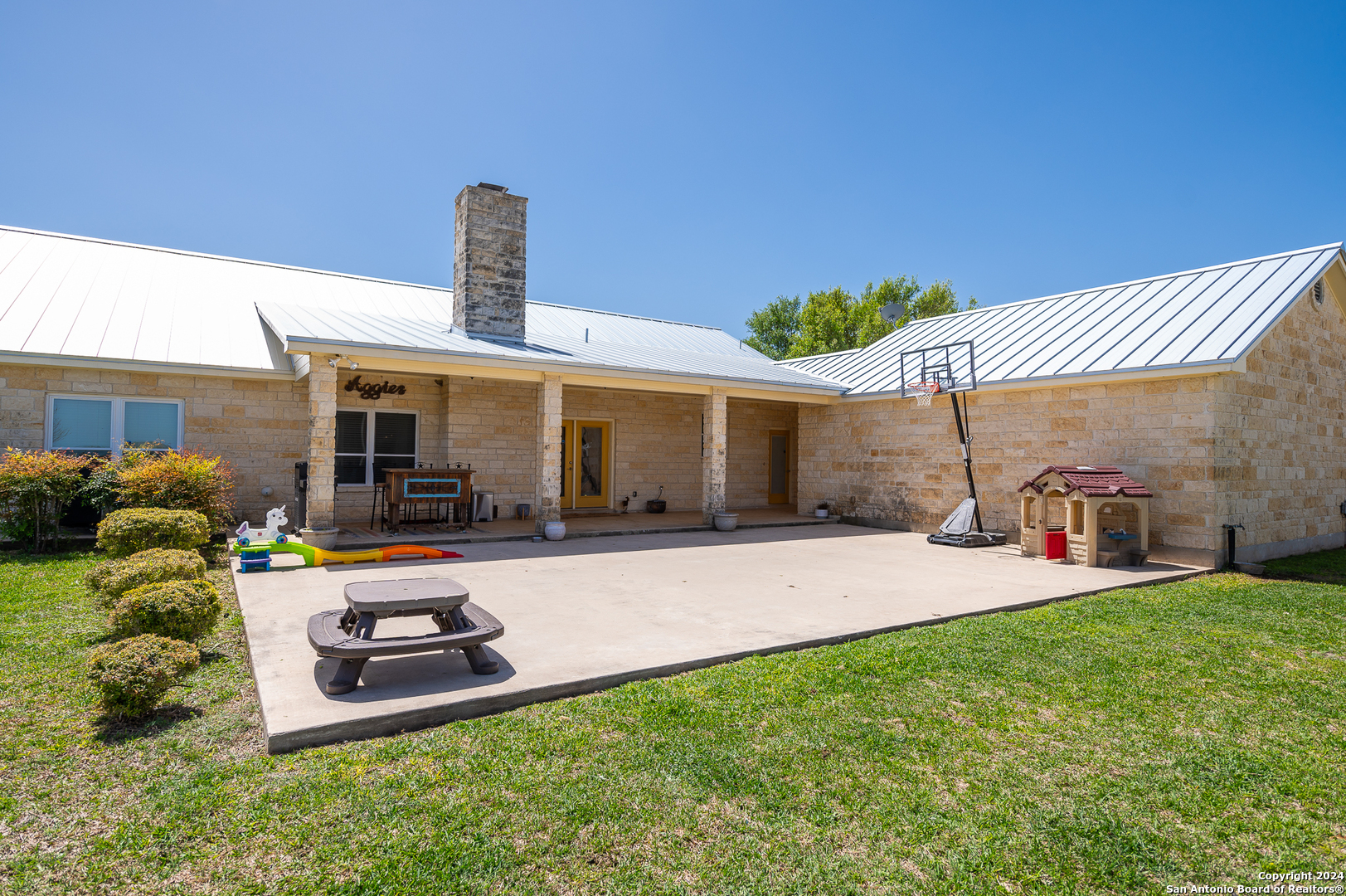 511 County Road 423 D'Hanis, TX 78850 - Photo 32 of 47 a front view of a house with patio