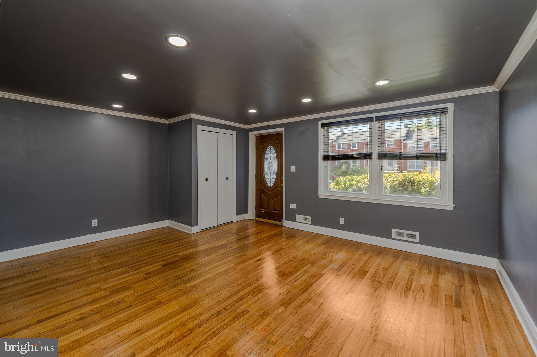 1411 Barrett Road Baltimore, MD 21207 - Photo 3 of 19 Living Room - Picture 1