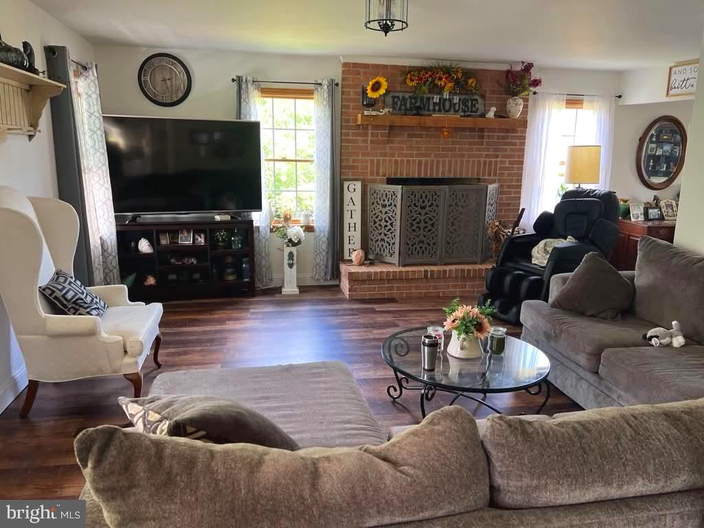 341 Schwartz Road Littlestown, PA 17340 - Photo 2 of 18 Living Room