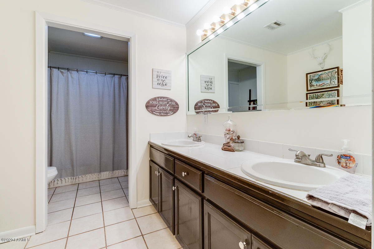150 Durke Road Lafayette, LA 70508 - Photo 12 of 25 Guest Bath