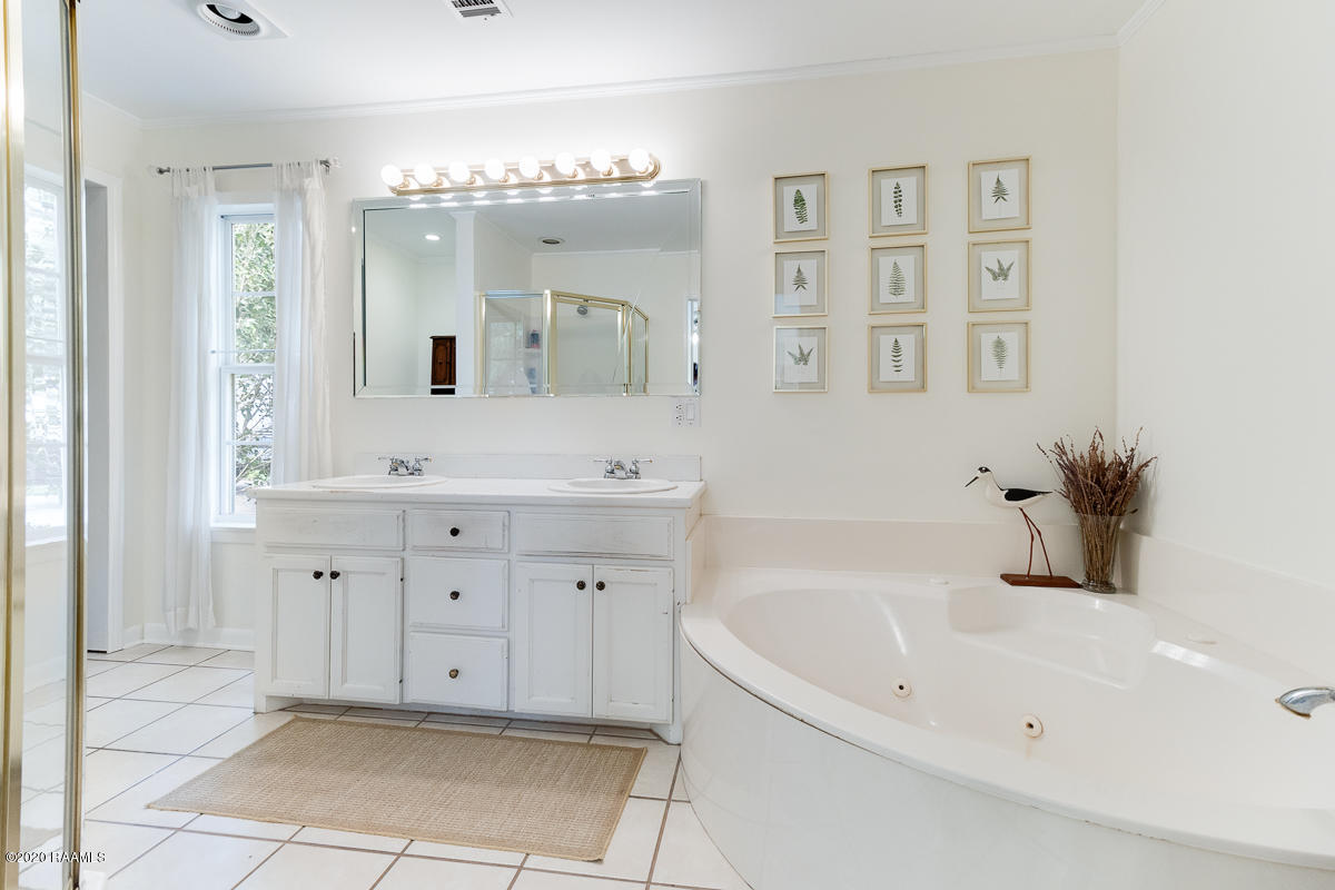 150 Durke Road Lafayette, LA 70508 - Photo 16 of 25 Master Bath