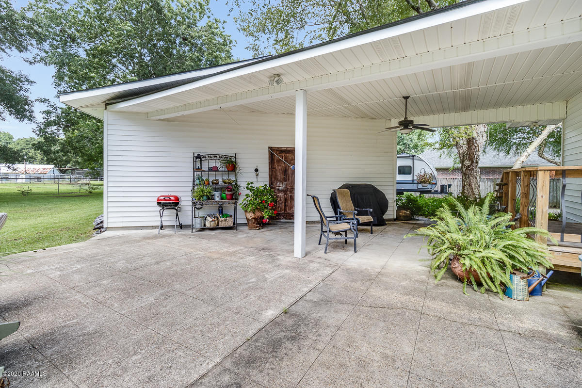 150 Durke Road Lafayette, LA 70508 - Photo 21 of 25 Patio Breezeway