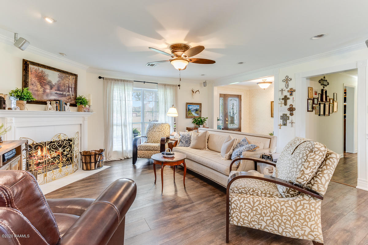 150 Durke Road Lafayette, LA 70508 - Photo 4 of 25 Living Room