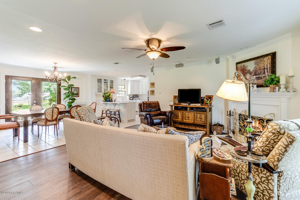 150 Durke Road Lafayette, LA 70508 - Photo 5 of 25 Living room to Dinning