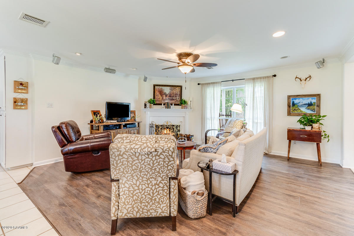 150 Durke Road Lafayette, LA 70508 - Photo 6 of 25 Living Room