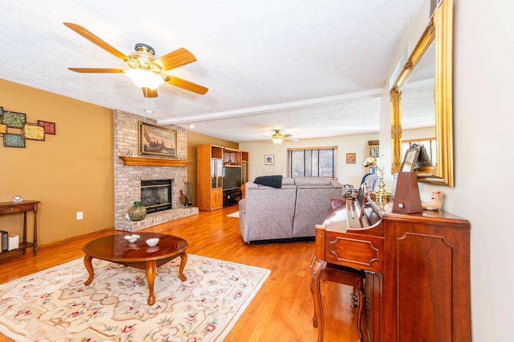 2539 Rengert Road Waldo, OH 43356 - Photo 16 of 56 Living Room