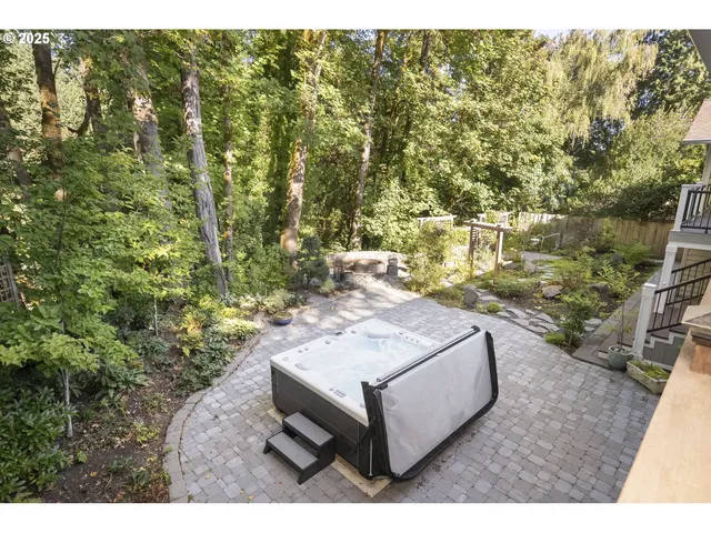 a view of a storage & utility room