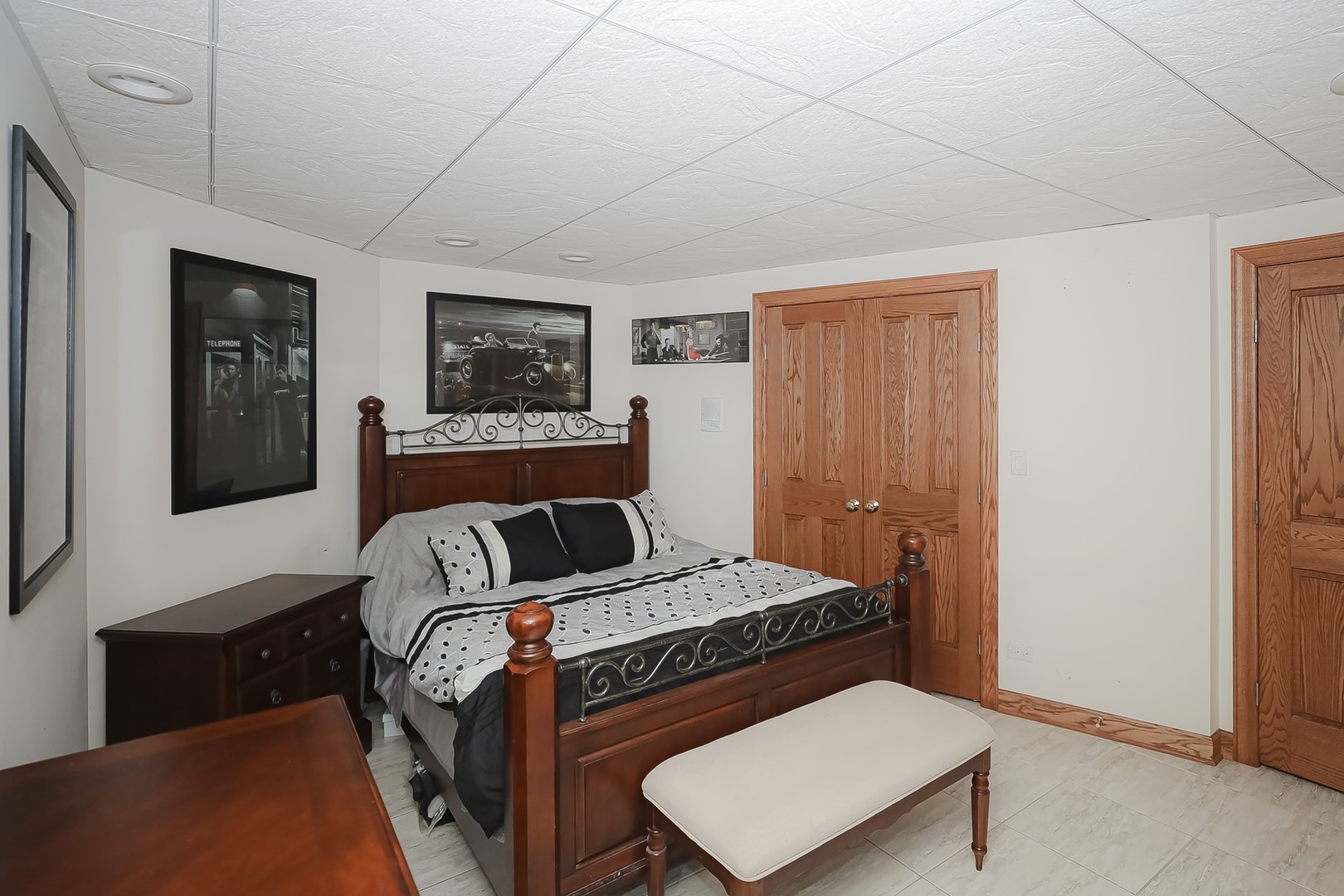 307 79th Street Burr Ridge, IL 60527 - Photo 34 of 41 a bed room with a bed