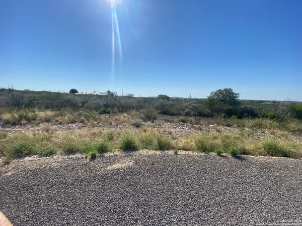 $72,600 | 70 Greystone Hills, Uvalde, TX 78801