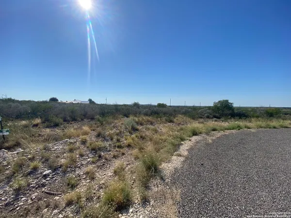 $72,600 | 70 Greystone Hills, Uvalde, TX 78801