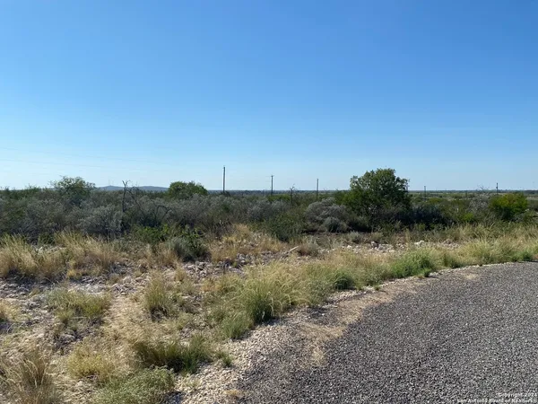 $72,600 | 70 Greystone Hills, Uvalde, TX 78801