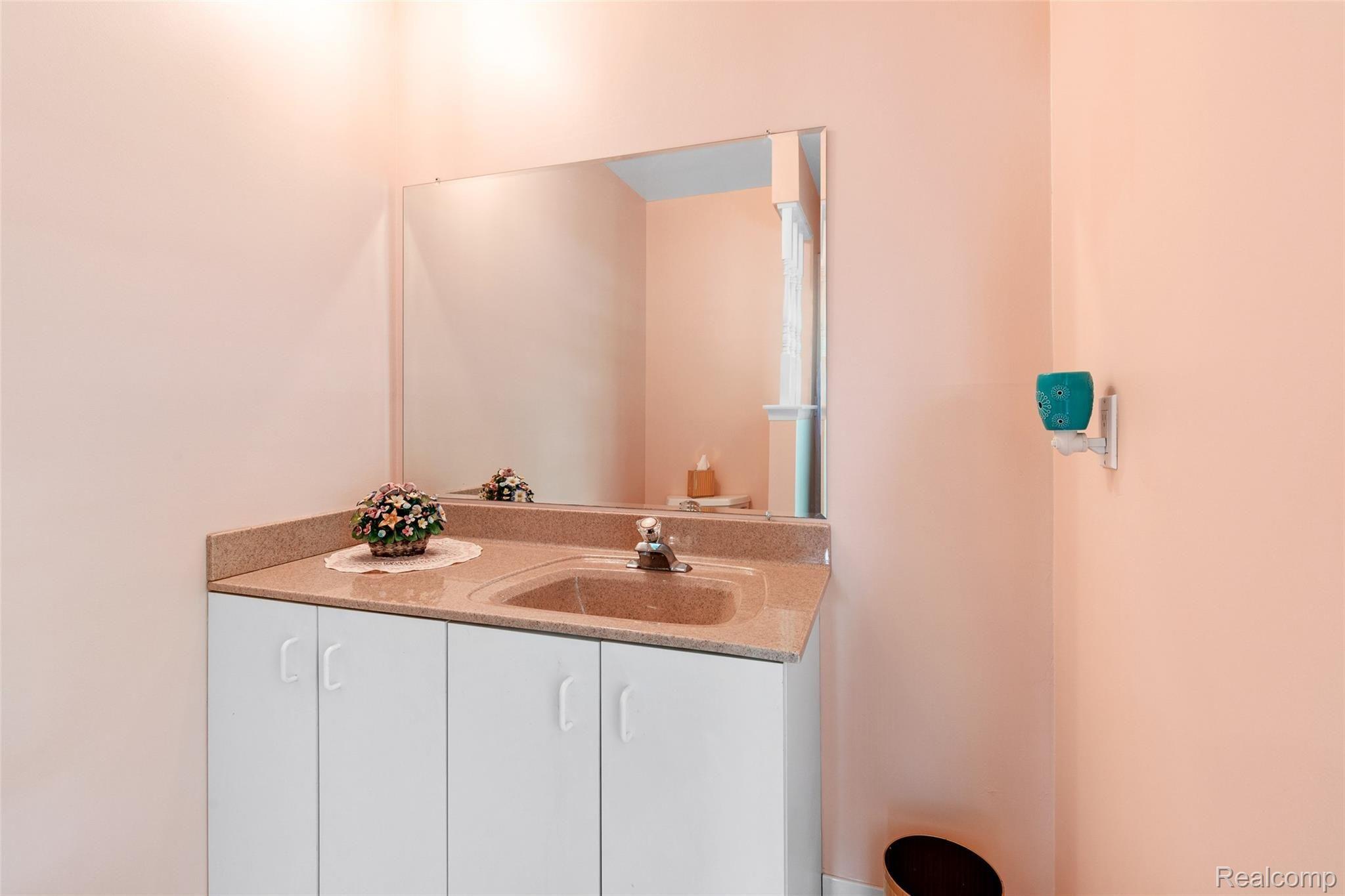 35882 Smithfield Road Farmington, MI 48335 - Photo 16 of 43 Pretty powder room just off foyer for easy access by guests!