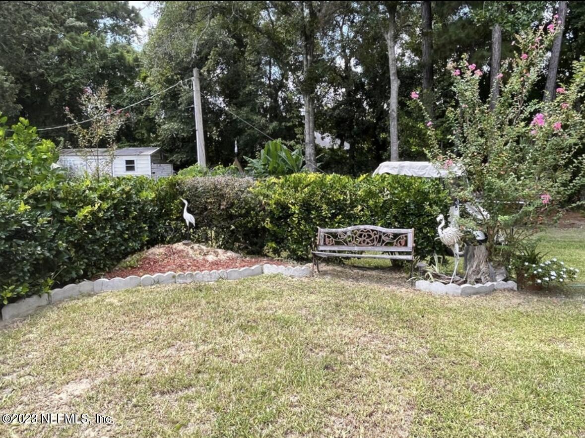 96089 Maranatha Road Yulee, FL 32097 - Photo 4 of 18 a garden view with a seating space