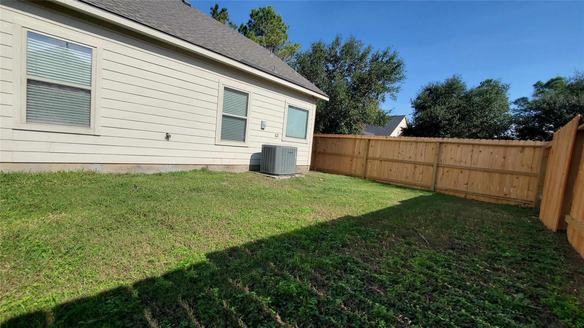 2814 Silver Point Lane Rosharon, TX 77583 - Photo 28 of 29 a view of a backyard with a garden