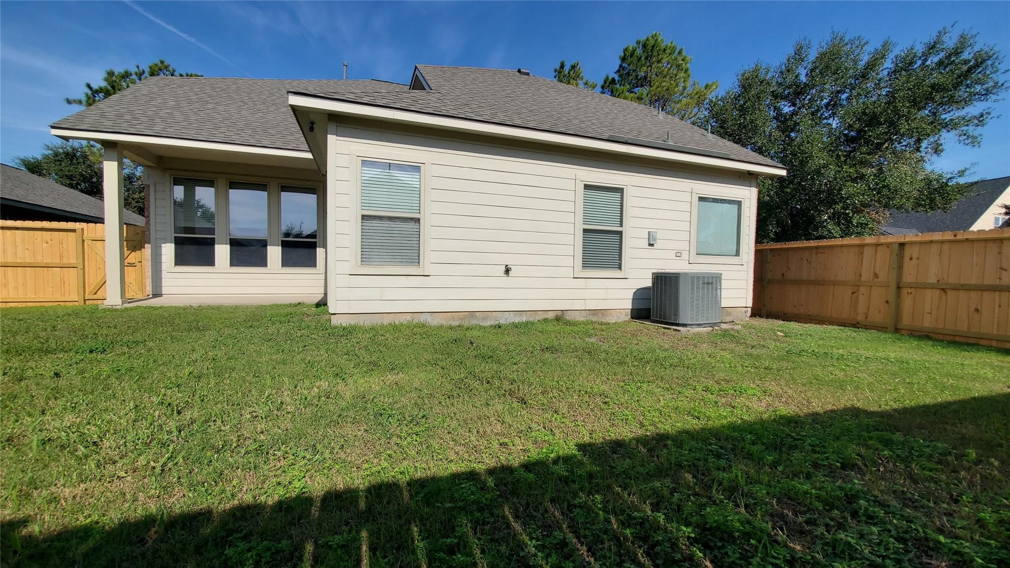 2814 Silver Point Lane Rosharon, TX 77583 - Photo 29 of 29 a house view with a garden space
