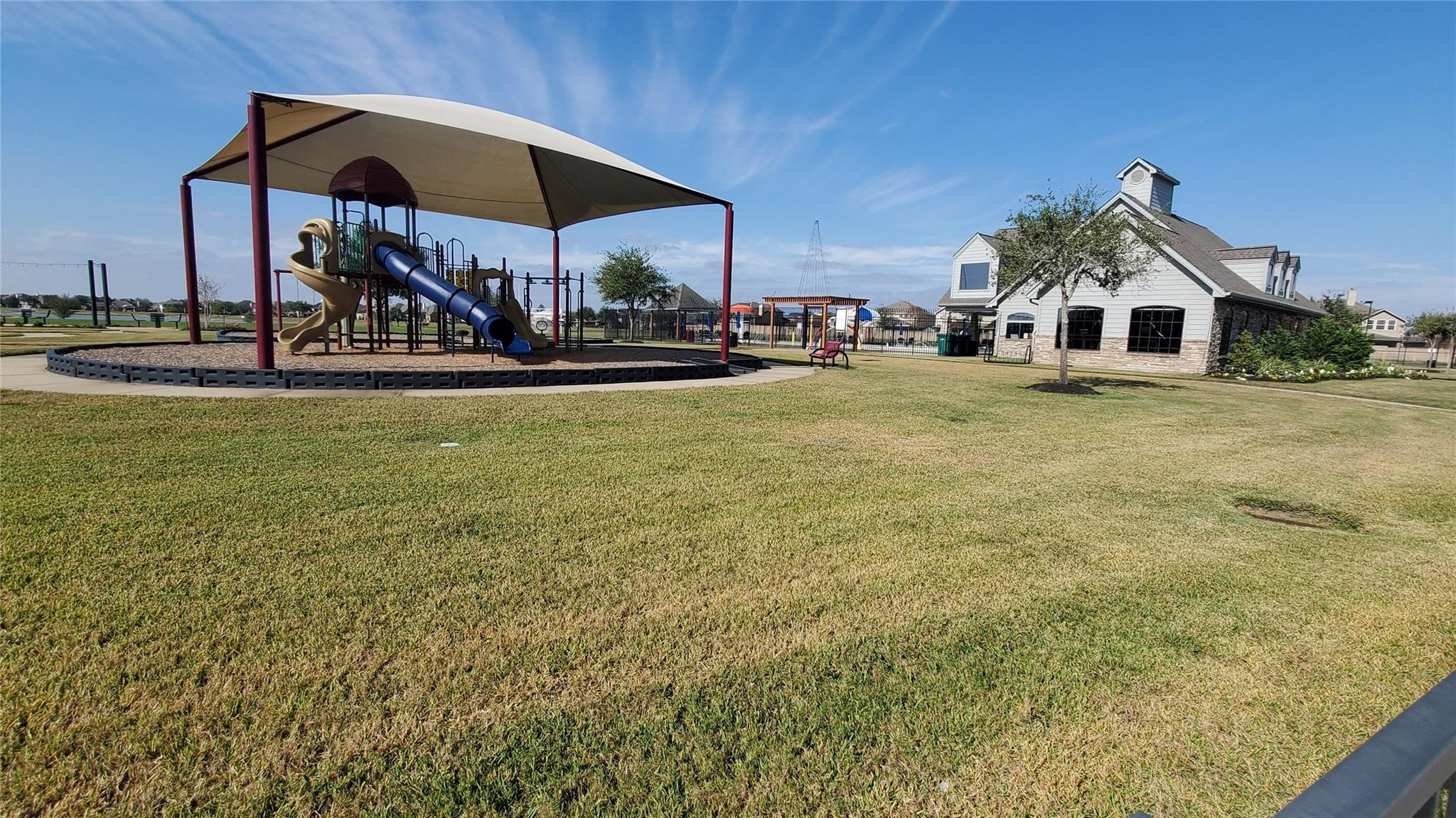 2814 Silver Point Lane Rosharon, TX 77583 - Photo 4 of 29 a view of a house with a swimming pool