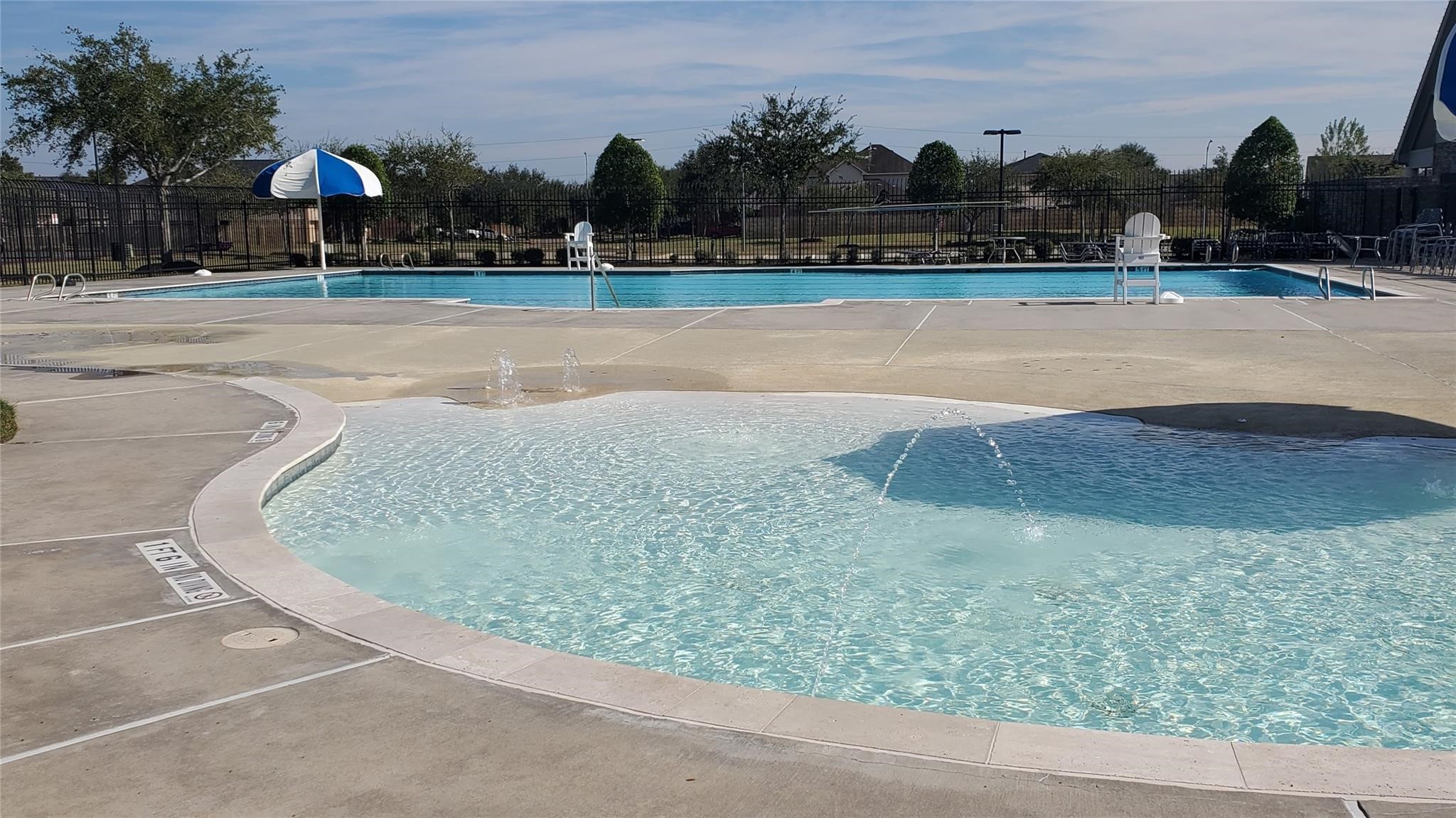 2814 Silver Point Lane Rosharon, TX 77583 - Photo 9 of 29 a view of a basket ball ground