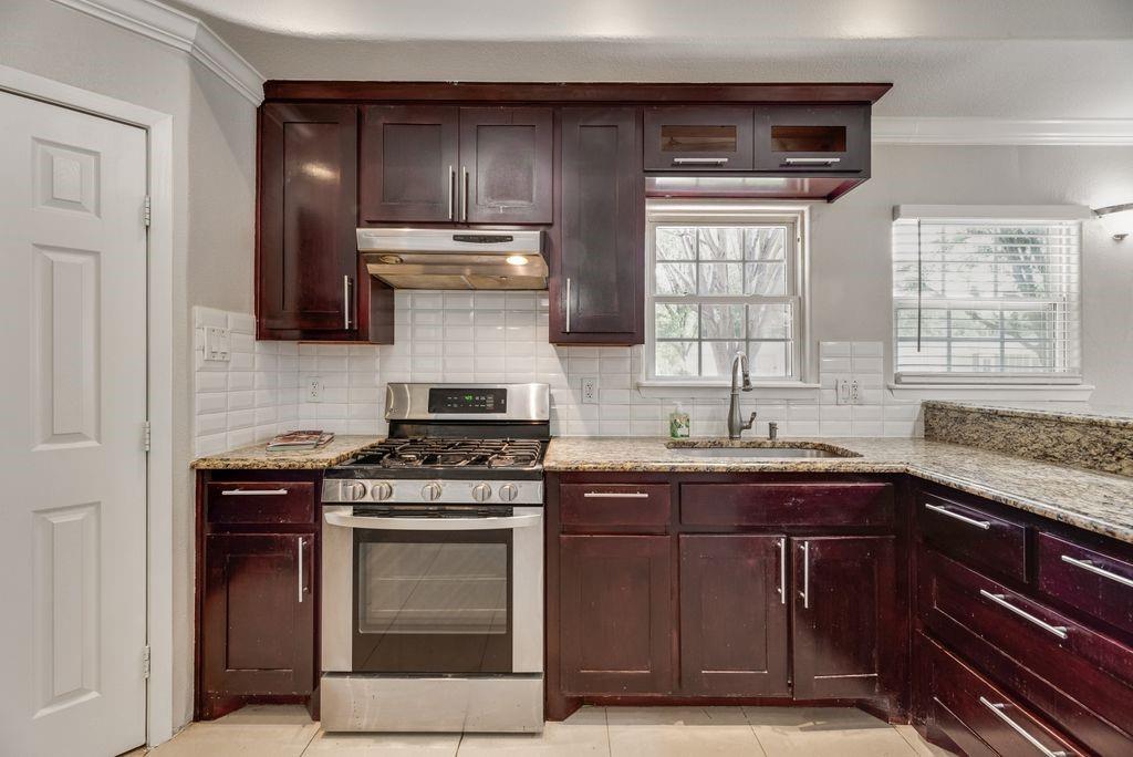121 Dallas Drive Euless, TX 76039 - Photo 15 of 28