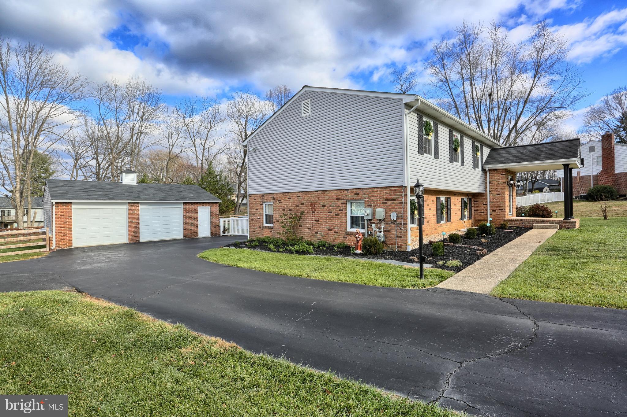 403 Fieldstone Court Fallston, MD 21047 - Photo 4 of 58 Gallery Image 4