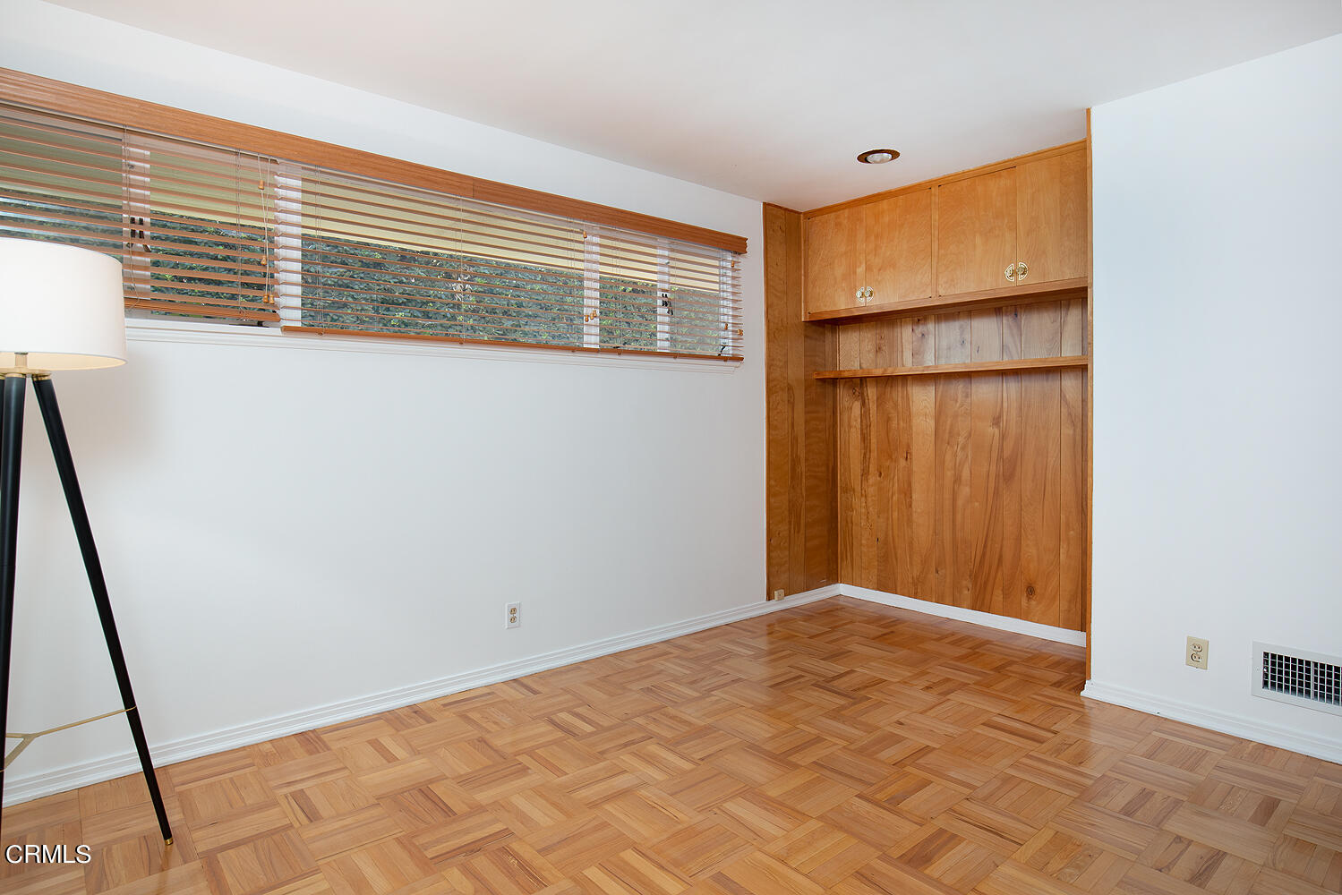 3880 Hampton Road Pasadena, CA 91107 - Photo 21 of 32 a view of an empty room