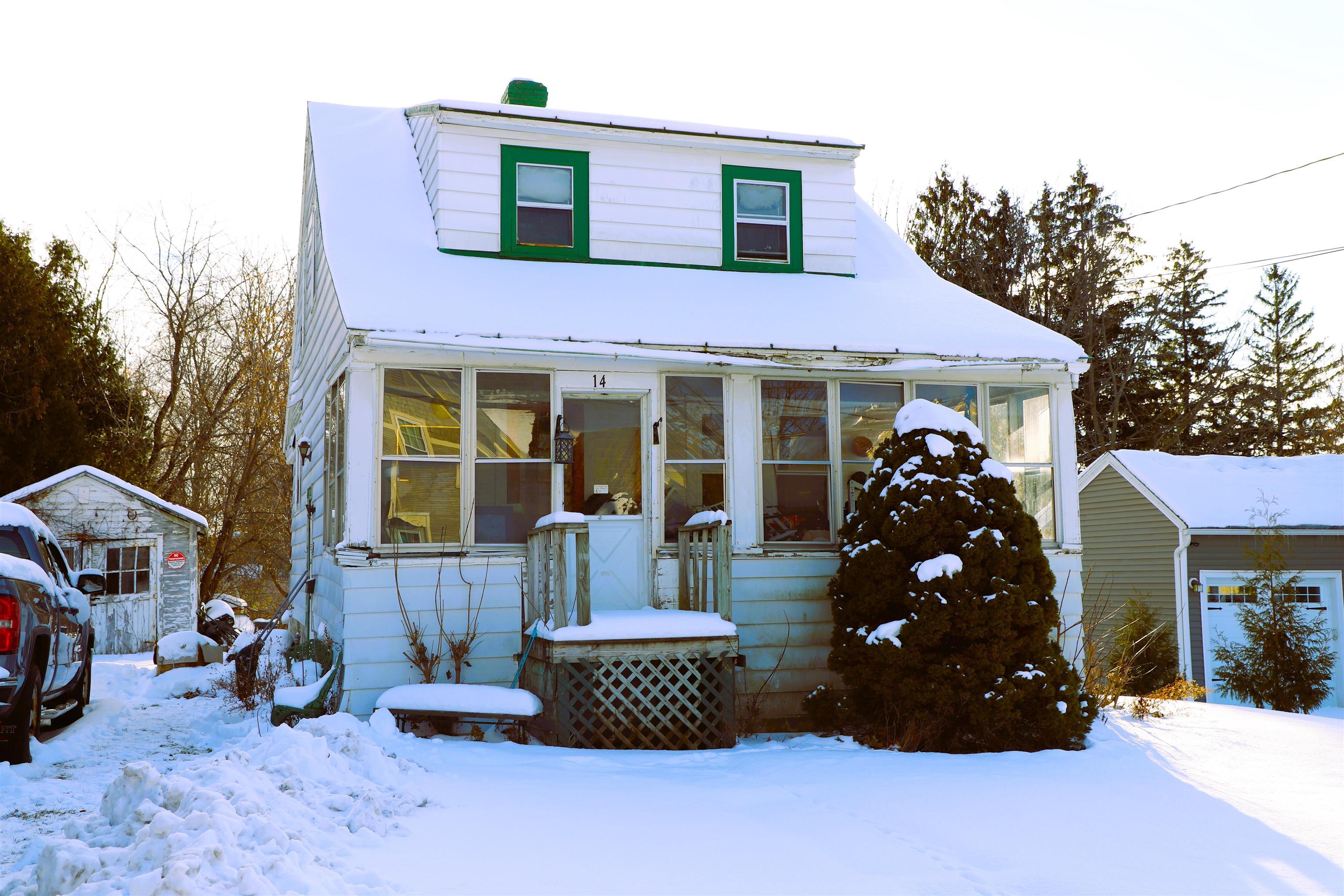 14 Upper Newton Street St. Albans, VT 05478 - Photo 2 of 34