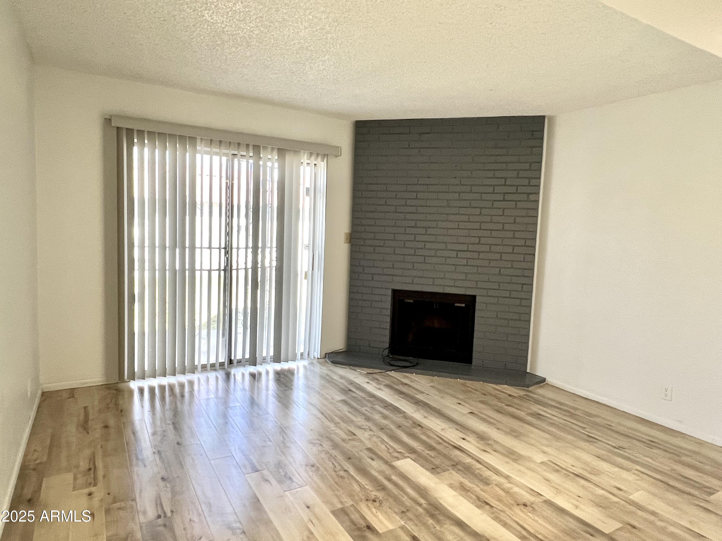 6818 North 35th Avenue, Unit Q Phoenix, AZ 85017 - Photo 4 of 25 05. Famil Room - Fire Plance