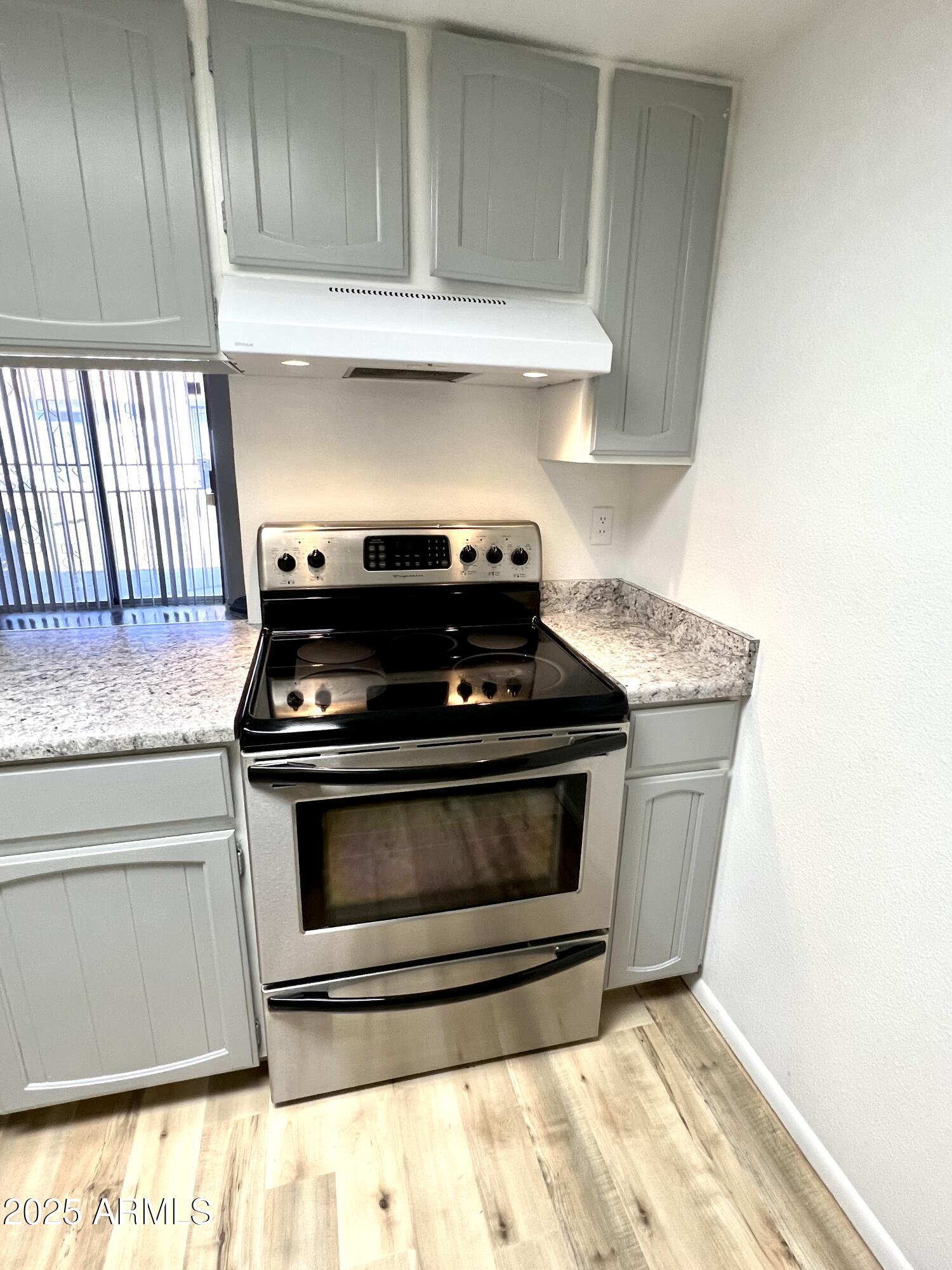 6818 North 35th Avenue, Unit Q Phoenix, AZ 85017 - Photo 10 of 25 11. Range