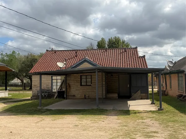 $1,300 | 511 Bowser Street, Rockdale, TX 76567