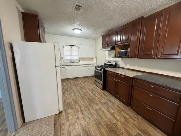 $1,300 | 511 Bowser Street, Rockdale, TX 76567